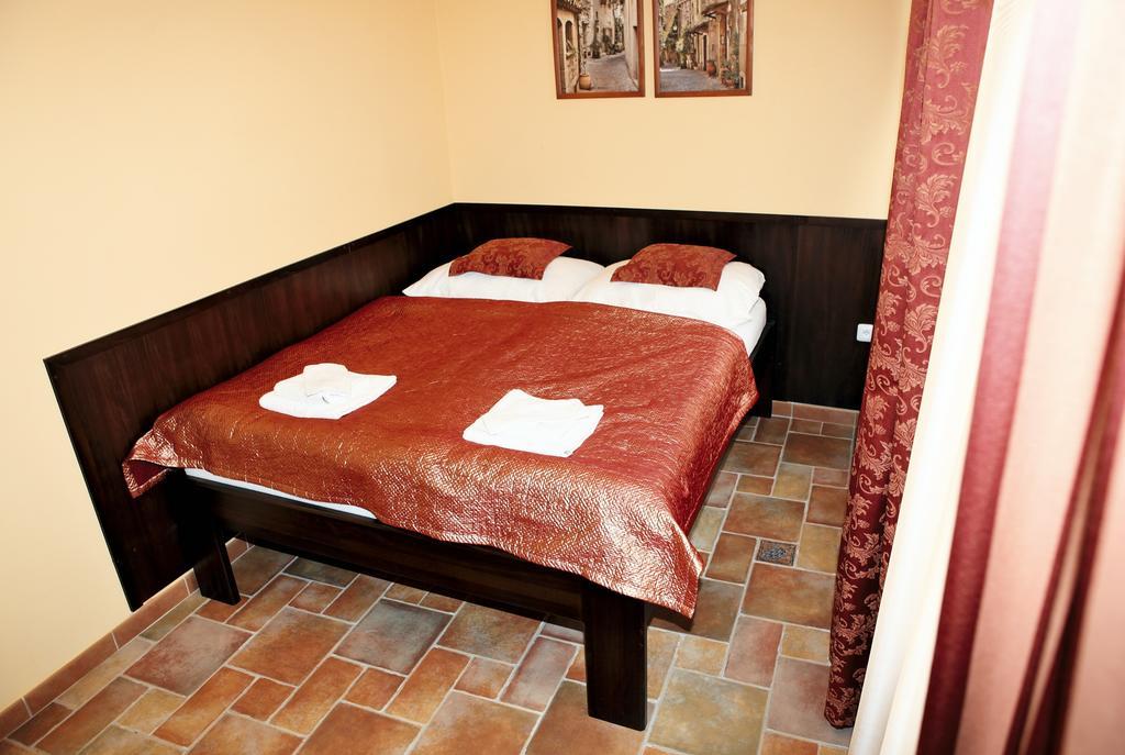 Hotel Pelikan Třeboň الغرفة الصورة