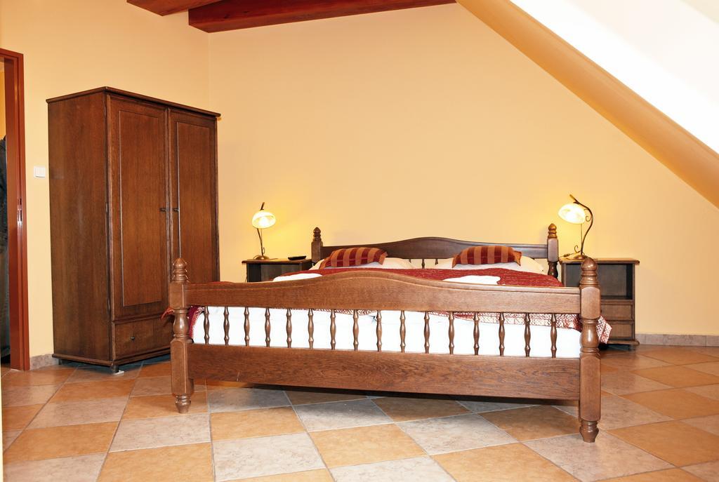 Hotel Pelikan Třeboň الغرفة الصورة